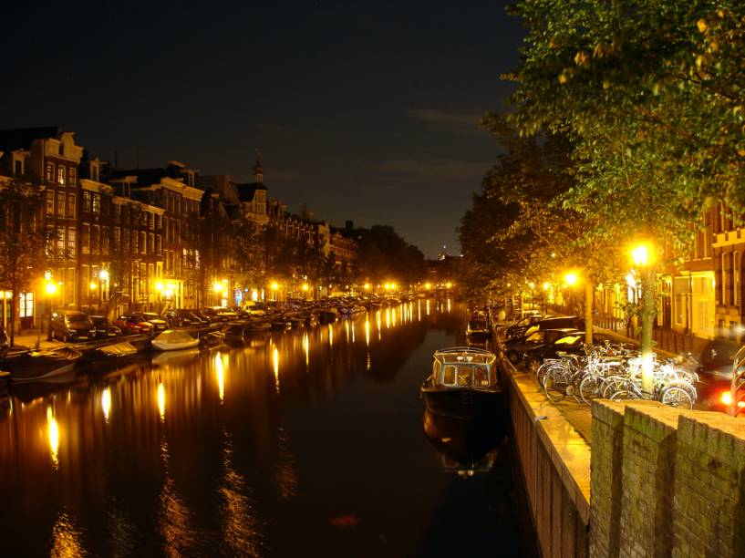 Canais em <a href="http://viajeaqui.abril.com.br/cidades/holanda-amsterda" rel="Amsterdã" target="_self">Amsterdã</a>, <a href="http://viajeaqui.abril.com.br/paises/holanda" rel="Holanda" target="_self">Holanda</a>