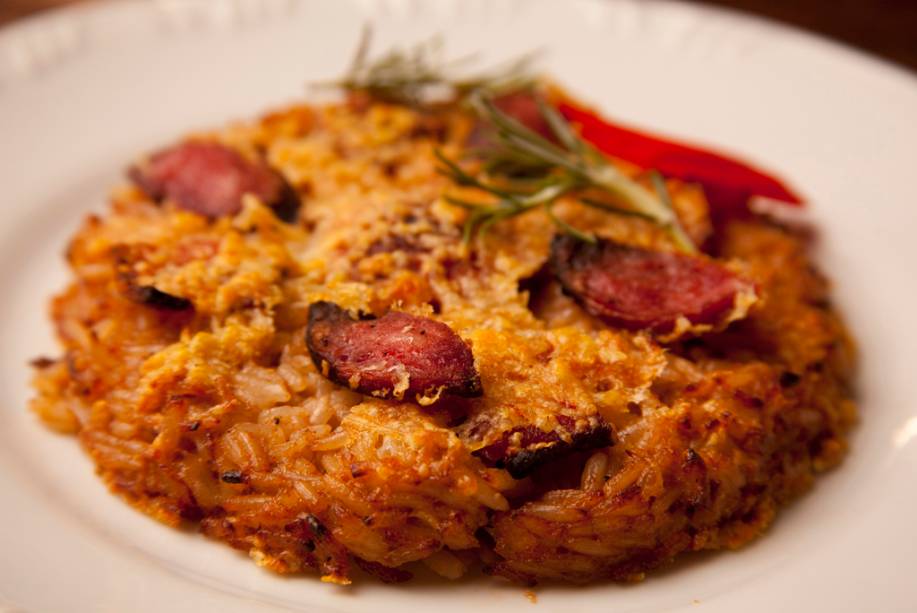 O arroz de pato desfiado no forno é uma das opções de prato principal no jantar do <a href="https://viajeaqui.abril.com.br/estabelecimentos/br-rj-rio-de-janeiro-restaurante-barracuda" rel="Barracuda"><strong>Barracuda</strong></a>, casa que participa da 6ª edilção da Rio Restaurant Week
