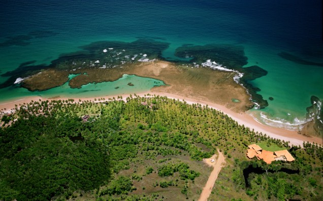 <strong>10. <a href="https://viajeaqui.abril.com.br/estabelecimentos/br-ba-barra-grande-atracao-praia-taipu-de-fora" target="_blank" rel="noopener">Praia de Taipu de Fora</a> – <a href="https://viajeaqui.abril.com.br/cidades/br-ba-barra-grande" target="_blank" rel="noopener">Barra Grande (BA)</a></strong>Chegar nesta praia não é fácil. É preciso pegar um barco ou lancha a partir de Camamu até a Vila de Barra Grande. A partir de Itacaré, são 55 quilômetros, 30 deles em estrada de terra, intransitáveis em dias de chuva. Encare o caminho difícil, pois quando você estiver mergulhando nas melhores piscinas naturais da região, cheias de vida marinha, não irá se lembrar do perrengue. <a href="https://www.booking.com/searchresults.pt-br.html?aid=332455&lang=pt-br&sid=eedbe6de09e709d664615ac6f1b39a5d&sb=1&src=searchresults&src_elem=sb&error_url=https%3A%2F%2Fwww.booking.com%2Fsearchresults.pt-br.html%3Faid%3D332455%3Bsid%3Deedbe6de09e709d664615ac6f1b39a5d%3Bclass_interval%3D1%3Bdest_id%3D-676554%3Bdest_type%3Dcity%3Bdtdisc%3D0%3Bfrom_sf%3D1%3Bgroup_adults%3D2%3Bgroup_children%3D0%3Binac%3D0%3Bindex_postcard%3D0%3Blabel_click%3Dundef%3Bno_rooms%3D1%3Boffset%3D0%3Bpostcard%3D0%3Braw_dest_type%3Dcity%3Broom1%3DA%252CA%3Bsb_price_type%3Dtotal%3Bsearch_selected%3D1%3Bsrc%3Dsearchresults%3Bsrc_elem%3Dsb%3Bss%3DTrancoso%252C%2520%25E2%2580%258BBahia%252C%2520%25E2%2580%258BBrasil%3Bss_all%3D0%3Bss_raw%3DTrancoso%3Bssb%3Dempty%3Bsshis%3D0%3Bssne_untouched%3DPraia%2520Rio%2520da%2520Barra%26%3B&ss=Barra+Grande%2C+%E2%80%8BPiau%C3%AD%2C+%E2%80%8BBrasil&ssne=Trancoso&ssne_untouched=Trancoso&city=-676554&checkin_monthday=&checkin_month=&checkin_year=&checkout_monthday=&checkout_month=&checkout_year=&no_rooms=1&group_adults=2&group_children=0&from_sf=1&ss_raw=Barra+Grande&ac_position=0&ac_langcode=xb&dest_id=-628085&dest_type=city&search_pageview_id=773d8203d6670326&search_selected=true&search_pageview_id=773d8203d6670326&ac_suggestion_list_length=5&ac_suggestion_theme_list_length=0" target="_blank" rel="noopener"><em>Busque hospedagens em Barra Grande no Booking.com</em></a> <strong>10. <a href="https://viajeaqui.abril.com.br/estabelecimentos/br-ba-barra-grande-atracao-praia-taipu-de-fora" target="_blank" rel="noopener">Praia de Taipu de Fora</a> – <a href="https://viajeaqui.abril.com.br/cidades/br-ba-barra-grande" target="_blank" rel="noopener">Barra Grande (BA)</a></strong>Chegar nesta praia não é fácil. É preciso pegar um barco ou lancha a partir de Camamu até a Vila de Barra Grande. A partir de Itacaré, são 55 quilômetros, 30 deles em estrada de terra, intransitáveis em dias de chuva. Encare o caminho difícil, pois quando você estiver mergulhando nas melhores piscinas naturais da região, cheias de vida marinha, não irá se lembrar do perrengue. <a href="https://www.booking.com/searchresults.pt-br.html?aid=332455&lang=pt-br&sid=eedbe6de09e709d664615ac6f1b39a5d&sb=1&src=searchresults&src_elem=sb&error_url=https%3A%2F%2Fwww.booking.com%2Fsearchresults.pt-br.html%3Faid%3D332455%3Bsid%3Deedbe6de09e709d664615ac6f1b39a5d%3Bclass_interval%3D1%3Bdest_id%3D-676554%3Bdest_type%3Dcity%3Bdtdisc%3D0%3Bfrom_sf%3D1%3Bgroup_adults%3D2%3Bgroup_children%3D0%3Binac%3D0%3Bindex_postcard%3D0%3Blabel_click%3Dundef%3Bno_rooms%3D1%3Boffset%3D0%3Bpostcard%3D0%3Braw_dest_type%3Dcity%3Broom1%3DA%252CA%3Bsb_price_type%3Dtotal%3Bsearch_selected%3D1%3Bsrc%3Dsearchresults%3Bsrc_elem%3Dsb%3Bss%3DTrancoso%252C%2520%25E2%2580%258BBahia%252C%2520%25E2%2580%258BBrasil%3Bss_all%3D0%3Bss_raw%3DTrancoso%3Bssb%3Dempty%3Bsshis%3D0%3Bssne_untouched%3DPraia%2520Rio%2520da%2520Barra%26%3B&ss=Barra+Grande%2C+%E2%80%8BPiau%C3%AD%2C+%E2%80%8BBrasil&ssne=Trancoso&ssne_untouched=Trancoso&city=-676554&checkin_monthday=&checkin_month=&checkin_year=&checkout_monthday=&checkout_month=&checkout_year=&no_rooms=1&group_adults=2&group_children=0&from_sf=1&ss_raw=Barra+Grande&ac_position=0&ac_langcode=xb&dest_id=-628085&dest_type=city&search_pageview_id=773d8203d6670326&search_selected=true&search_pageview_id=773d8203d6670326&ac_suggestion_list_length=5&ac_suggestion_theme_list_length=0" target="_blank" rel="noopener"><em>Busque hospedagens em Barra Grande no Booking.com</em></a>