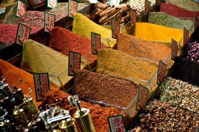 O Bazar de Especiarias de Istambul é uma viagem por aromas, cores e sabores