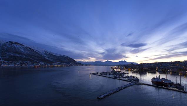 <strong>5. <a href="http://viajeaqui.abril.com.br/paises/noruega" rel="Noruega" target="_self">Noruega</a> </strong>        Na comuna de Tromsø, que abriga uma universidade e cervejarias, os cenários ficam ainda mais românticos e convidativos durante o inverno