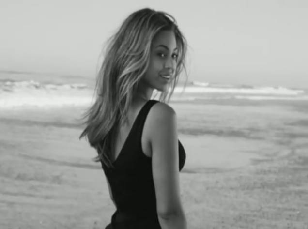 <strong>12. <a href="http://www.youtube.com/watch?v=JXmUYdOVJtc" rel="Beyoncé – Broken-Hearted Girl" target="_blank">Beyoncé – Broken-Hearted Girl</a> - Praia de Malibu, Califórnia, <a href="http://viajeaqui.abril.com.br/paises/estados-unidos" rel="Estados Unidos" target="_self">Estados Unidos</a> </strong>Suspiros por Queen B. Se tivéssemos que definir artistas que dominam a indústria atualmente, ela certamente estaria no topo da lista. O single em questão faz parte do álbum arrebatador I Am... Sasha Fierce (aquele das Single Ladies), que ganhou diversos prêmios e foi aclamado pela crítica e pelo público. <strong><a href="http://www.youtube.com/watch?v=JXmUYdOVJtc" rel="Assista aqui" target="_blank">Assista aqui</a></strong><em><a href="http://www.booking.com/city/us/malibu-beach.pt-br.html?sid=efe6c9de408bb8d78e20e017e616e9f8;dcid=1?aid=332455&label=viagemabril-locacoes-de-videoclipes" rel="Veja preços de hotéis em Malibu no Booking.com" target="_blank">Veja preços de hotéis em Malibu no Booking.com</a></em>