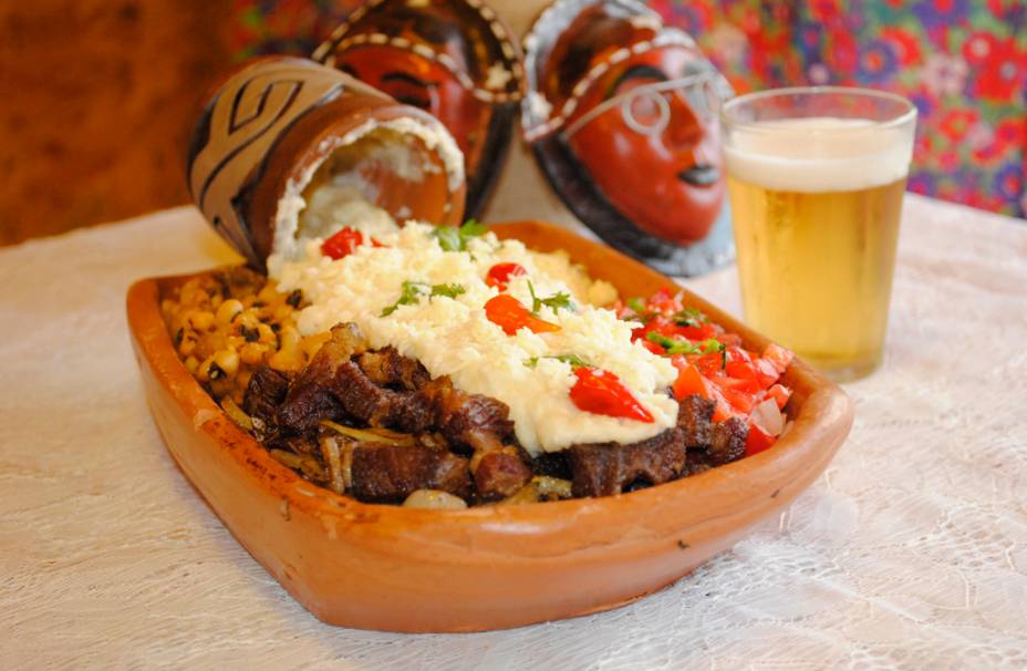 Em <a href="https://viajeaqui.abril.com.br/cidades/br-pa-belem" rel="Belém (PA)" target="_blank"><strong>Belém (PA)</strong></a>, o bar <strong>Biroska</strong> criou o Arrumadinho no Copo Virado, um prato composto por feijão da colônia, vinagrete, farofa e charque, acompanhados de pirão de queijo. <em>Travessa do Chaco, 1828, entre Duque de Caxias e Romulo Maiorana, (91) 3255-7494, 3ª/dom 18h/0h.</em> Em <a href="https://viajeaqui.abril.com.br/cidades/br-pa-belem" rel="Belém (PA)" target="_blank"><strong>Belém (PA)</strong></a>, o bar <strong>Biroska</strong> criou o Arrumadinho no Copo Virado, um prato composto por feijão da colônia, vinagrete, farofa e charque, acompanhados de pirão de queijo. <em>Travessa do Chaco, 1828, entre Duque de Caxias e Romulo Maiorana, (91) 3255-7494, 3ª/dom 18h/0h.</em>