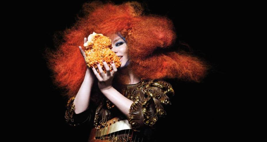 <strong>FESTIVAL SÓNAR</strong><br />      <br />      O Sónar pode não ser um nome muito forte por aqui, mas o evento surgiu em 1994 em Barcelona e desde então faz shows memoráveis. É um “Festival Internacional de Música Avançada e Arte New Media” que terá <strong>Björk</strong> (foto), <strong>Justice</strong>, <strong>Four Tet</strong>, <strong>James Blake</strong>, <strong>Little Dragon</strong> e <strong>Modeselektor</strong> como atrações principais.            <strong>Onde e Quando:</strong> São Paulo, dias 11 e 12 de maio, no Anhembi            <strong>Ingressos:</strong> no <a href="https://www.hotsite.ingresso.com.br/hotsite/sonar/ " rel="hotsite " target="_blank">hotsite </a>do festival <strong>FESTIVAL SÓNAR</strong><br />      <br />      O Sónar pode não ser um nome muito forte por aqui, mas o evento surgiu em 1994 em Barcelona e desde então faz shows memoráveis. É um “Festival Internacional de Música Avançada e Arte New Media” que terá <strong>Björk</strong> (foto), <strong>Justice</strong>, <strong>Four Tet</strong>, <strong>James Blake</strong>, <strong>Little Dragon</strong> e <strong>Modeselektor</strong> como atrações principais.            <strong>Onde e Quando:</strong> São Paulo, dias 11 e 12 de maio, no Anhembi            <strong>Ingressos:</strong> no <a href="https://www.hotsite.ingresso.com.br/hotsite/sonar/ " rel="hotsite " target="_blank">hotsite </a>do festival