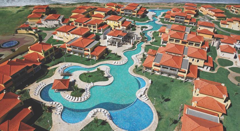 <strong><a href="http://viajeaqui.abril.com.br/cidades/br-rj-buzios" rel="BÚZIOS" target="_blank">BÚZIOS</a> PENSÃO COMPLETA</strong>Com sol a pino, água morninha e preços em reais, o litoral brasileiro é um eterno hit de verão. Nos resorts de praia, a conveniência dos bares, restaurantes, piscinas, spas e recreadores faz com que os viajantes escolham a hospedagem como um destino em si. No litoral norte fluminense, de frente para a Praia de Tucuns, o quatro-estrelas <a href="http://www.bluetree.com.br/hotel/blue-tree-park-buzios/" rel="Blue Tree Park" target="_blank">Blue Tree Park</a> é o cenário das cinco noites com pensão completa.<strong>QUANDO:</strong> em 18 de fevereiro<strong>QUEM LEVA:</strong> a <a href="http://www.terramater.com.br/" rel="Terra Mater" target="_blank">Terra Mater</a><strong>QUANTO:</strong> R$ 2 235 (sem aéreo)