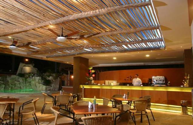 <strong>Blue Tree Premium – Fortaleza (CE)</strong><br /> A festa no <a href="https://viajeaqui.abril.com.br/estabelecimentos/br-ce-fortaleza-hospedagem-blue-tree-premium" rel="Blue Tree Premium" target="_blank">Blue Tree Premium</a> de Fortaleza terá lugar no restaurante Mandacaru e o cardápio será recheado com mesa de frios, saladas e diversos pratos quentes, além de nove tipos de sobremesa – água mineral sem gás e refrigerantes estão incluídos. Haverá música ao vivo. O convite custa R$ 185 + 10% de taxas por pessoa. Crianças de até 4 anos não pagam e as de 5 a 10 anos têm 50% de desconto.<br /> <strong>Onde:</strong> Rua Dr. Atualpa Barbosa de Lima, 500, Iracema; <strong>tel.:</strong> (85) 4008-4008 <strong>Blue Tree Premium – Fortaleza (CE)</strong><br /> A festa no <a href="https://viajeaqui.abril.com.br/estabelecimentos/br-ce-fortaleza-hospedagem-blue-tree-premium" rel="Blue Tree Premium" target="_blank">Blue Tree Premium</a> de Fortaleza terá lugar no restaurante Mandacaru e o cardápio será recheado com mesa de frios, saladas e diversos pratos quentes, além de nove tipos de sobremesa – água mineral sem gás e refrigerantes estão incluídos. Haverá música ao vivo. O convite custa R$ 185 + 10% de taxas por pessoa. Crianças de até 4 anos não pagam e as de 5 a 10 anos têm 50% de desconto.<br /> <strong>Onde:</strong> Rua Dr. Atualpa Barbosa de Lima, 500, Iracema; <strong>tel.:</strong> (85) 4008-4008