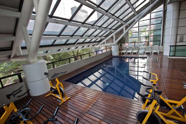 Piscina coberta do<strong> Blue Tree Premium Paulista</strong>, localiado em <a href="https://viajeaqui.abril.com.br/cidades/br-sp-sao-paulo" rel="São Paulo" target="_blank">São Paulo</a>, <a href="https://viajeaqui.abril.com.br/estados/br-sao-paulo" rel="São Paulo" target="_blank">São Paulo</a>