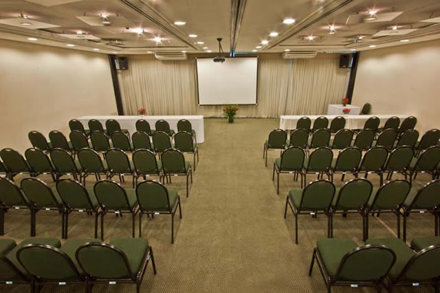 Um dos dois salões para reuniões do <strong>Blue Tree Premium Paulista</strong>, localizado em <a href="https://viajeaqui.abril.com.br/cidades/br-sp-sao-paulo" rel="São Paulo" target="_blank">São Paulo</a>, <a href="https://viajeaqui.abril.com.br/estados/br-sao-paulo" rel="São Paulo" target="_blank">São Paulo</a>