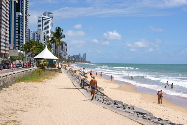 A <a href="https://viajeaqui.abril.com.br/estabelecimentos/br-pe-recife-atracao-praia-boa-viagem" rel="praia de Boa Viagem" target="_blank">praia de Boa Viagem</a>, em <a href="https://viajeaqui.abril.com.br/cidades/br-pe-recife" rel="Recife" target="_blank">Recife</a>, é uma das mais frequentadas da orla urbana da capital pernambucana
