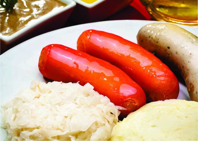 Salsichas vermelhas e brancas (Bock und weiss wurst), típicas da gastronomia alemã, serão servidas durante a Festa Nacional do Marreco - Fenarreco, em Brusque, Santa Catarina. O prato custa R$ 17 por pessoa. 
