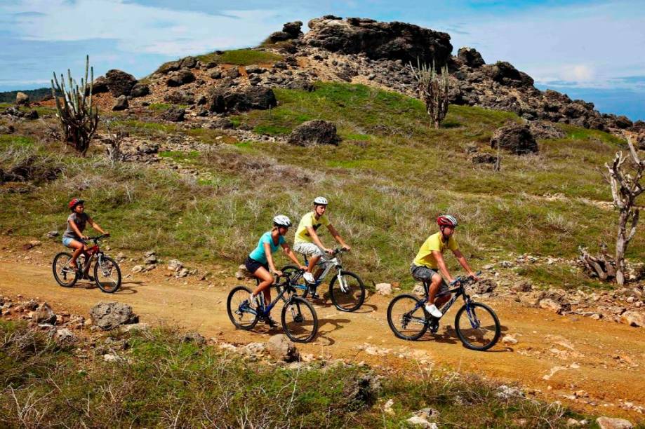 É possível praticar muitos esportes ao ar livre em Bonaire, como kitesurfe, windsurfe, mountain bike e caminhadas