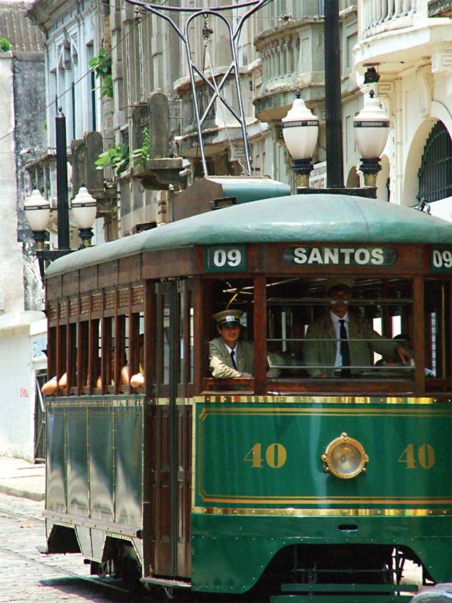 O passeio de bonde percorre o Centro Histórico de Santos O passeio de bonde percorre o Centro Histórico de Santos