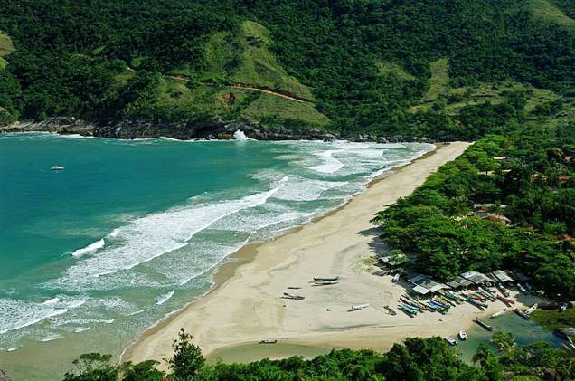 A <strong>Praia do Bonete</strong> é acessível por trilhas ou por barco; não há como chegar aqui de carro