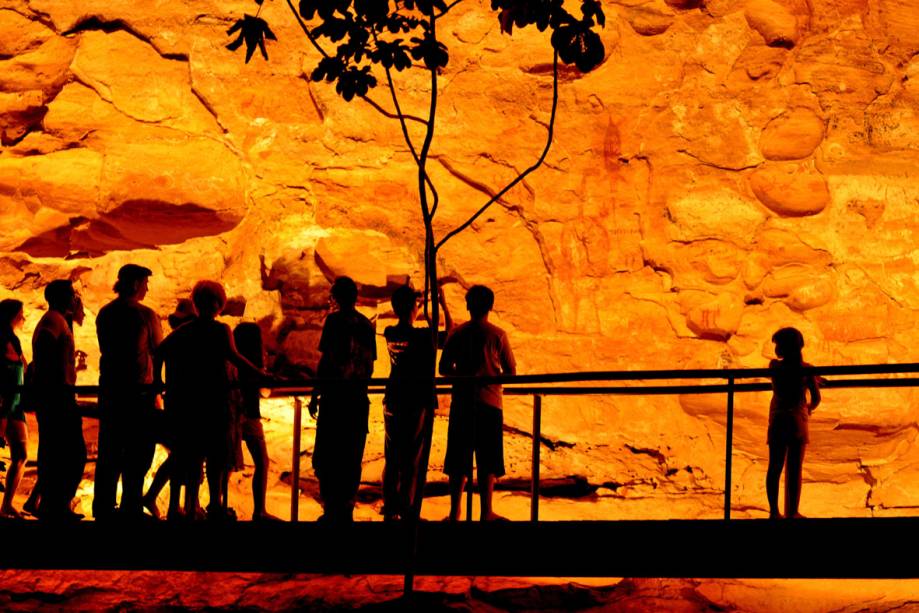 Todas as visitas ao parque devem ser guiadas, serviço contratado à parte diretamente com os guias credenciados pela ICMBio e Fundham.