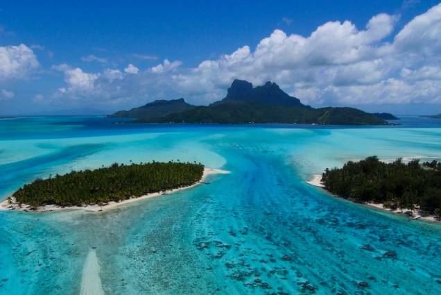 <strong>Bora Bora, Polinésia Francesa</strong> <a href="https://viajeaqui.abril.com.br/cidades/polinesia-francesa-bora-bora">Bora Bora</a> é um destino obrigatório para quem visita o <a href="https://viajeaqui.abril.com.br/cidades/polinesia-francesa-tahiti">Tahiti</a>. Kitesurfe, mergulho, surfe, canoagem e trekkings são algumas das muitas atividades disponíveis neste cantinho da <a href="https://viajeaqui.abril.com.br/paises/polinesia-francesa">Polinésia Francesa</a>. Ou, como muitos preferem, o melhor mesmo é não fazer nada. <a href="https://www.booking.com/searchresults.pt-br.html?aid=332455&lang=pt-br&sid=eedbe6de09e709d664615ac6f1b39a5d&sb=1&src=searchresults&src_elem=sb&error_url=https%3A%2F%2Fwww.booking.com%2Fsearchresults.pt-br.html%3Faid%3D332455%3Bsid%3Deedbe6de09e709d664615ac6f1b39a5d%3Bclass_interval%3D1%3Bdest_id%3D13%3Bdest_type%3Dcountry%3Bdtdisc%3D0%3Bfrom_sf%3D1%3Bgroup_adults%3D2%3Bgroup_children%3D0%3Binac%3D0%3Bindex_postcard%3D0%3Blabel_click%3Dundef%3Bno_rooms%3D1%3Boffset%3D0%3Bpostcard%3D0%3Braw_dest_type%3Dcountry%3Broom1%3DA%252CA%3Bsb_price_type%3Dtotal%3Bsearch_selected%3D1%3Bsrc%3Dsearchresults%3Bsrc_elem%3Dsb%3Bss%3DAustr%25C3%25A1lia%3Bss_all%3D0%3Bss_raw%3DAustr%25C3%25A1lia%3Bssb%3Dempty%3Bsshis%3D0%3Bssne_untouched%3DMarrocos%26%3B&ss=Polin%C3%A9sia+Francesa&ssne=Austr%C3%A1lia&ssne_untouched=Austr%C3%A1lia&checkin_monthday=&checkin_month=&checkin_year=&checkout_monthday=&checkout_month=&checkout_year=&no_rooms=1&group_adults=2&group_children=0&highlighted_hotels=&from_sf=1&ss_raw=Polin%C3%A9sia+Francesa&ac_position=0&ac_langcode=xb&dest_id=75&dest_type=country&search_pageview_id=440678076e9c0039&search_selected=true&search_pageview_id=440678076e9c0039&ac_suggestion_list_length=1&ac_suggestion_theme_list_length=0" target="_blank" rel="noopener"><em>Busque hospedagens na Polinésia Francesa no Booking.com</em></a> <strong>Bora Bora, Polinésia Francesa</strong> <a href="https://viajeaqui.abril.com.br/cidades/polinesia-francesa-bora-bora">Bora Bora</a> é um destino obrigatório para quem visita o <a href="https://viajeaqui.abril.com.br/cidades/polinesia-francesa-tahiti">Tahiti</a>. Kitesurfe, mergulho, surfe, canoagem e trekkings são algumas das muitas atividades disponíveis neste cantinho da <a href="https://viajeaqui.abril.com.br/paises/polinesia-francesa">Polinésia Francesa</a>. Ou, como muitos preferem, o melhor mesmo é não fazer nada. <a href="https://www.booking.com/searchresults.pt-br.html?aid=332455&lang=pt-br&sid=eedbe6de09e709d664615ac6f1b39a5d&sb=1&src=searchresults&src_elem=sb&error_url=https%3A%2F%2Fwww.booking.com%2Fsearchresults.pt-br.html%3Faid%3D332455%3Bsid%3Deedbe6de09e709d664615ac6f1b39a5d%3Bclass_interval%3D1%3Bdest_id%3D13%3Bdest_type%3Dcountry%3Bdtdisc%3D0%3Bfrom_sf%3D1%3Bgroup_adults%3D2%3Bgroup_children%3D0%3Binac%3D0%3Bindex_postcard%3D0%3Blabel_click%3Dundef%3Bno_rooms%3D1%3Boffset%3D0%3Bpostcard%3D0%3Braw_dest_type%3Dcountry%3Broom1%3DA%252CA%3Bsb_price_type%3Dtotal%3Bsearch_selected%3D1%3Bsrc%3Dsearchresults%3Bsrc_elem%3Dsb%3Bss%3DAustr%25C3%25A1lia%3Bss_all%3D0%3Bss_raw%3DAustr%25C3%25A1lia%3Bssb%3Dempty%3Bsshis%3D0%3Bssne_untouched%3DMarrocos%26%3B&ss=Polin%C3%A9sia+Francesa&ssne=Austr%C3%A1lia&ssne_untouched=Austr%C3%A1lia&checkin_monthday=&checkin_month=&checkin_year=&checkout_monthday=&checkout_month=&checkout_year=&no_rooms=1&group_adults=2&group_children=0&highlighted_hotels=&from_sf=1&ss_raw=Polin%C3%A9sia+Francesa&ac_position=0&ac_langcode=xb&dest_id=75&dest_type=country&search_pageview_id=440678076e9c0039&search_selected=true&search_pageview_id=440678076e9c0039&ac_suggestion_list_length=1&ac_suggestion_theme_list_length=0" target="_blank" rel="noopener"><em>Busque hospedagens na Polinésia Francesa no Booking.com</em></a>