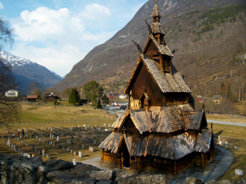 Vista geral da Staverkirke de Borgund