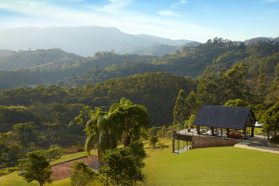 <strong>1. <a href="https://viajeaqui.abril.com.br/estabelecimentos/br-sp-campos-do-jordao-hospedagem-botanique-hotel-spa" rel="Botanique Hotel & Spa" target="_blank">Botanique Hotel & Spa</a></strong>                                                                                                    O hotel, incrustado entre as árvores de um vale na Serra da Mantiqueira, ofere seis acomodações no prédio principal e 11 Vilas - construções privativas espalhadas pela área verde. A cada vez que o hóspede sai do quarto, há uma nova arrumação e mimos como doces ou artesanato                                                                                                    <a href="https://www.booking.com/city/br/campos-do-jordao.pt-br.html?aid=332455&label=viagemabril-camposdojordao" rel="Faça sua reserva em hotéis em Campos do Jordão no Booking.com" target="_blank">Reserve seu hotel em Campos do Jordão no Booking.com</a>