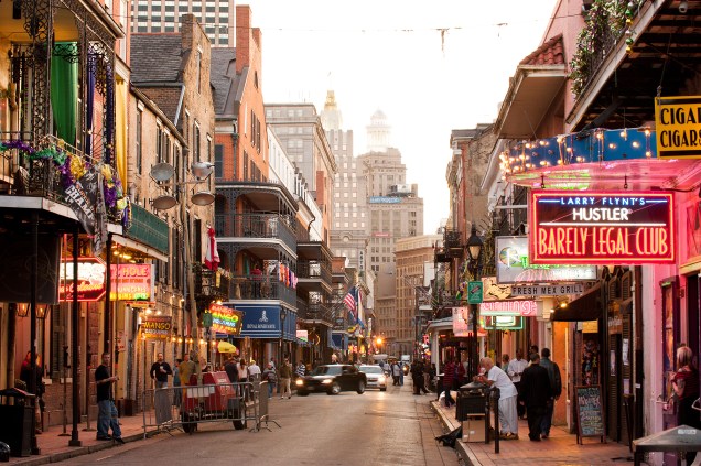 Nos Estados Unidos, a cidade que mais respira música é Nova Orleans. Suas ruas repletas de bares e casas de shows, como a famosíssima Borboun (foto), atraem os amantes de blues e jazz. A gastronomia e a cultura negra também são atrações de peso