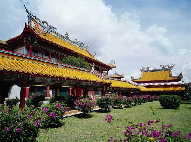 O monastério budista Kong Meng San Phor Kark See é o maior templo do gênero em Cingapura, uma nação de raízes chinesas em meio ao mundo islâmico de Malásia e Indonésia O monastério budista Kong Meng San Phor Kark See é o maior templo do gênero em Cingapura, uma nação de raízes chinesas em meio ao mundo islâmico de Malásia e Indonésia