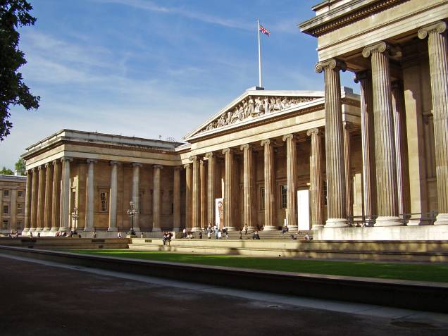 O British Museum possui uma vasta coleção de objetos e artefatos arqueológicos e históricos