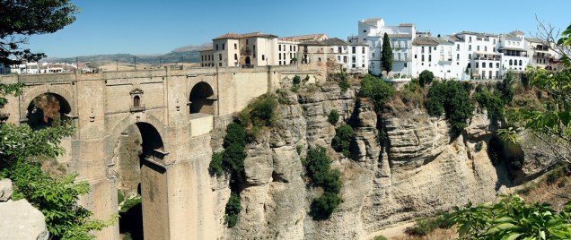 Vista da Cidade Velha de Ronda, com a Ponte Nova em primeiro plano