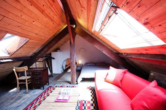 <a href="https://www.airbnb.com.br/rooms/1141316" rel="15. Bruxelas, Bélgica" target="_blank"><strong>15. Bruxelas, Bélgica</strong></a>O estúdio todo feito de madeira acomoda até três pessoas, tem sala de estar, cozinha, terraço compartilhado, máquina de lavar e wi-fi