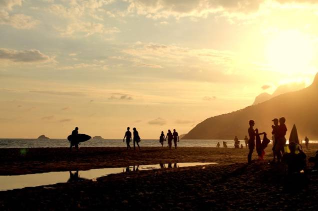 Pôr do sol na praia de Ipanema, Rio de Janeiro.