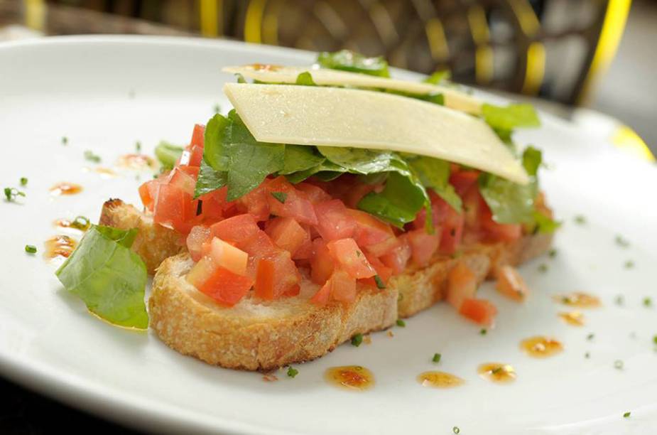 Bruschetta de tomate fresco e grana padano, Due Cuochi Cucina, São Paulo
