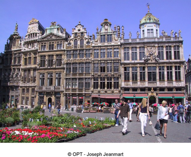 As poderosas guildas comerciais belgas mantinham suas sedes na <a href="https://viajeaqui.abril.com.br/estabelecimentos/belgica-bruxelas-atracao-grand-place" rel="Grand Place de Bruxelas" target="_blank">Grand Place de Bruxelas</a>. Elas seriam fechadas no século 18 e suas belas casas entrariam em acelerado processo de deterioração até voltarem a ser restauradas décadas mais tarde