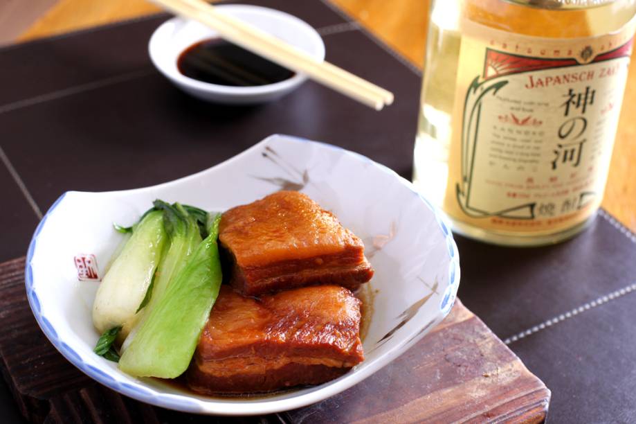 <strong>Bueno</strong>O único bar japonês da edição paulista do Comida di Buteco oferece a <strong>Buta no Kakuni</strong> - Barriga de porco cozida no molho de shoyu.<br /><strong>Onde:</strong> Rua Galvão Bueno, 458, Liberdade – Tel. (11) 3203-2215<br /><strong>Horário de funcionamento:</strong> segunda a sábado, das 18h às 22h30. <strong>Bueno</strong>O único bar japonês da edição paulista do Comida di Buteco oferece a <strong>Buta no Kakuni</strong> - Barriga de porco cozida no molho de shoyu.<br /><strong>Onde:</strong> Rua Galvão Bueno, 458, Liberdade – Tel. (11) 3203-2215<br /><strong>Horário de funcionamento:</strong> segunda a sábado, das 18h às 22h30.