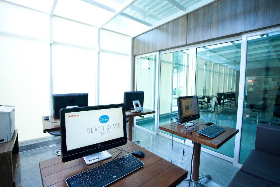 Business Center do hotel Beach Class Suites, em Recife, Pernambuco