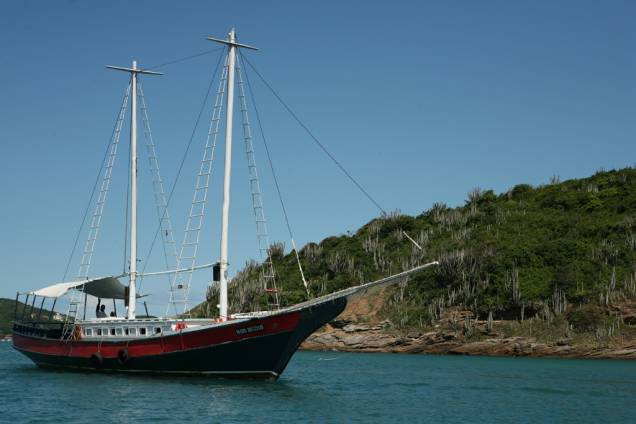 <a href="https://viajeaqui.abril.com.br/cidades/br-rj-buzios" rel="Búzios"><strong>Búzios</strong></a> (RJ) Durante todo o ano, Búzios tem índice pluviométrico baixo – não é à toa que se nota a presença de muitos cactos na vegetação local. Junho, julho e agosto são os meses mais secos, que permitem você se divertir nas areias de praias como Azeda e Azedinha ou em passeios de escuna pelas diversas prainhas da região. Em julho come-se bem: tem o Festival Gastronômico de Búzios. Só não espere a badalação das noites de verão na Rua das Pedras, onde se concentram as lojas e restaurantes. Outra advertência: a água é friiiia! <a href="https://viajeaqui.abril.com.br/cidades/br-rj-buzios" rel="Búzios"><strong>Búzios</strong></a> (RJ) Durante todo o ano, Búzios tem índice pluviométrico baixo – não é à toa que se nota a presença de muitos cactos na vegetação local. Junho, julho e agosto são os meses mais secos, que permitem você se divertir nas areias de praias como Azeda e Azedinha ou em passeios de escuna pelas diversas prainhas da região. Em julho come-se bem: tem o Festival Gastronômico de Búzios. Só não espere a badalação das noites de verão na Rua das Pedras, onde se concentram as lojas e restaurantes. Outra advertência: a água é friiiia!