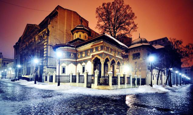 A basílica de Stavropoleos, em Bucareste, na Romênia A basílica de Stavropoleos, em Bucareste, na Romênia