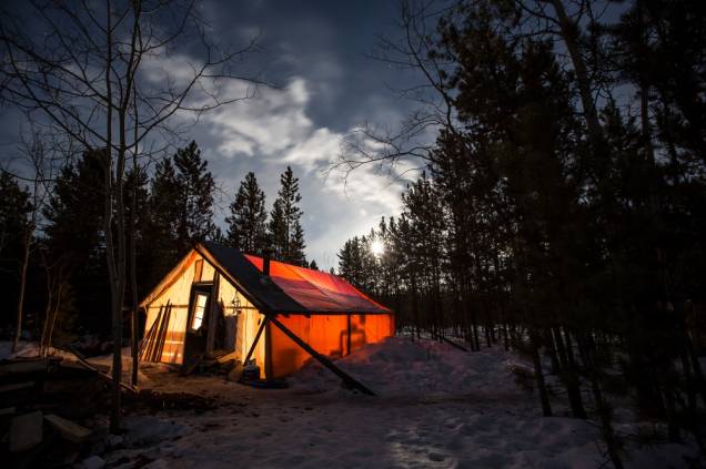 Acampamento de inverno em Whitehorse, Yukon