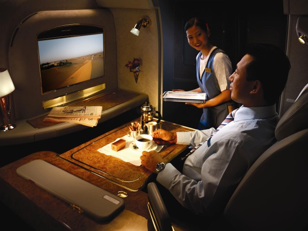 Com mais de 1400 canais de filmes, séries de TV e música, o ICE da Emirates foi escolhido pela nona vez consecutiva o melhor sistema de entretenimento de bordo pela World Airline Awards