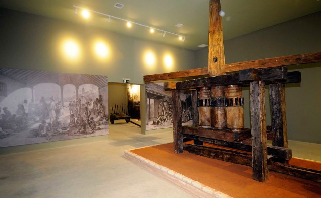 Museu da Cachaça, em Salinas (MG), tem um moinho do século 19 em uma de suas salas
