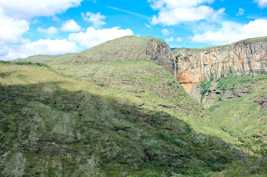 Visual da trilha para chegar à <a href="https://viajeaqui.abril.com.br/estabelecimentos/br-mg-conceicao-do-mato-dentro-atracao-cachoeira-do-tabuleiro" rel="Cachoeira do Tabuleiro" target="_blank">Cachoeira do Tabuleiro</a>, em Conceição do Mato Dentro, Minas Gerais