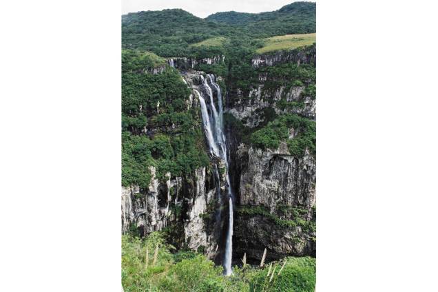 Cachoeira Tigre Preto, no Cânion Fortaleza, no Parque Nacional da Serra Geral, em Cambará do Sul (RS)