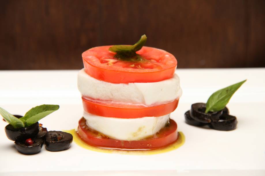 Mini salada Caesar é servida na entrada do almoço, no <a href="https://viajeaqui.abril.com.br/estabelecimentos/br-ba-salvador-restaurante-cafe-do-forte" rel="Café do Forte"><strong>Café do Forte</strong></a>, durante a <strong>Restaurant Week de Salvador</strong> Mini salada Caesar é servida na entrada do almoço, no <a href="https://viajeaqui.abril.com.br/estabelecimentos/br-ba-salvador-restaurante-cafe-do-forte" rel="Café do Forte"><strong>Café do Forte</strong></a>, durante a <strong>Restaurant Week de Salvador</strong>