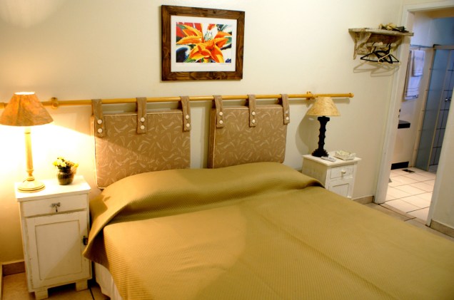 O Refúgio da Ilha tem oito apartamentos com cama king-size, ar condicionado e wi-fi
