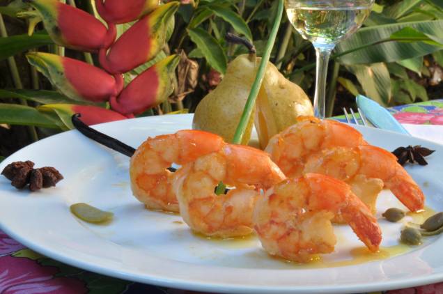 <a href="https://viajeaqui.abril.com.br/estabelecimentos/br-rj-paraty-restaurante-porto" rel="Porto " target="_blank"><strong>Porto </strong></a>Um dos pratos mais vendidos no restaurante é o Camarões ao Porto, com camarões salteados na manteiga com favas de baunilha e laranja, servido com pêra pochet. Outro destaque sugerido pela casa é o Filé Mignon à Dom João VI, um filé com molho de pimenta, vinho do porto e pimenta servido com purê de frutas secas.<strong>Onde: </strong>R. do Comércio, 15 (Centro Histórico); <strong>tel.</strong>: (24) 3371-1058<strong>Horário de funcionamento:</strong> de segunda a quinta, das 16h à 0h, de sexta a domingo, das 12h à 0h. Em janeiro e fevereiro, sempre das 12h à 0h <a href="https://viajeaqui.abril.com.br/estabelecimentos/br-rj-paraty-restaurante-porto" rel="Porto " target="_blank"><strong>Porto </strong></a>Um dos pratos mais vendidos no restaurante é o Camarões ao Porto, com camarões salteados na manteiga com favas de baunilha e laranja, servido com pêra pochet. Outro destaque sugerido pela casa é o Filé Mignon à Dom João VI, um filé com molho de pimenta, vinho do porto e pimenta servido com purê de frutas secas.<strong>Onde: </strong>R. do Comércio, 15 (Centro Histórico); <strong>tel.</strong>: (24) 3371-1058<strong>Horário de funcionamento:</strong> de segunda a quinta, das 16h à 0h, de sexta a domingo, das 12h à 0h. Em janeiro e fevereiro, sempre das 12h à 0h
