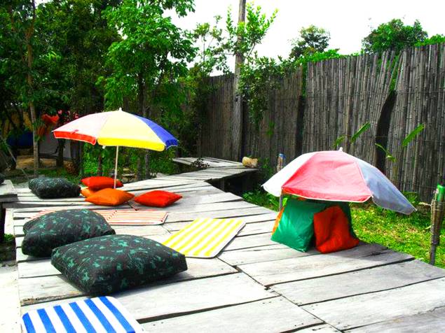 <strong><a href="https://www.facebook.com/camping.taiua" rel="Pousada Camping Taiuá Ambiental" target="_blank">Pousada Camping Taiuá Ambiental</a>, <a href="https://viajeaqui.abril.com.br/cidades/br-go-chapada-dos-veadeiros" rel="Chapada dos Veadeiros" target="_self">Chapada dos Veadeiros</a>, <a href="https://viajeaqui.abril.com.br/cidades/br-go-goias" rel="Goiás" target="_self">Goiás</a></strong> A Chapada dos Veadeiros é um dos melhores destinos de aventura do país, com seus rios, cachoeiras e enormes paredões de pedra. Localizado em uma área tranquila e silenciosa, o Camping Taiuá tem cozinha e banheiros comunitários, fogão à lenha, lounge, bar, redes e balanços, além de camas e pufs a céu aberto <strong><a href="https://www.facebook.com/camping.taiua" rel="Pousada Camping Taiuá Ambiental" target="_blank">Pousada Camping Taiuá Ambiental</a>, <a href="https://viajeaqui.abril.com.br/cidades/br-go-chapada-dos-veadeiros" rel="Chapada dos Veadeiros" target="_self">Chapada dos Veadeiros</a>, <a href="https://viajeaqui.abril.com.br/cidades/br-go-goias" rel="Goiás" target="_self">Goiás</a></strong> A Chapada dos Veadeiros é um dos melhores destinos de aventura do país, com seus rios, cachoeiras e enormes paredões de pedra. Localizado em uma área tranquila e silenciosa, o Camping Taiuá tem cozinha e banheiros comunitários, fogão à lenha, lounge, bar, redes e balanços, além de camas e pufs a céu aberto