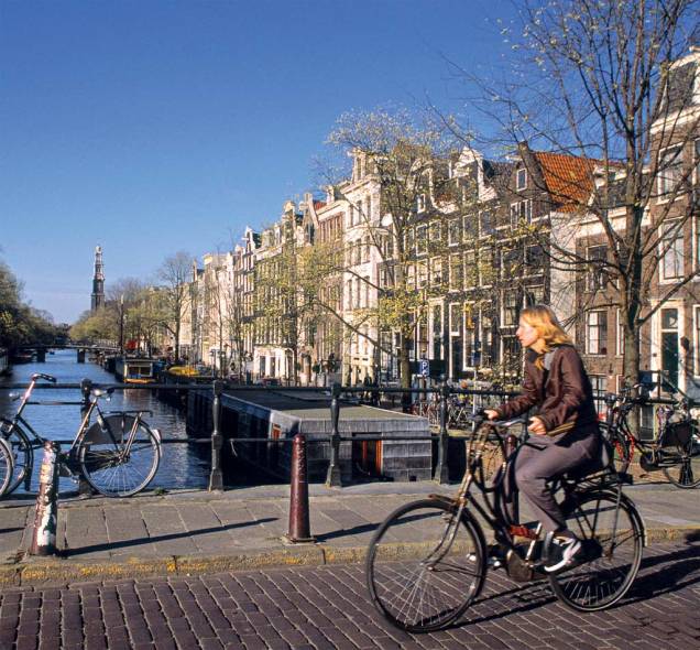 O Canal de Prinsengracht no caminho das bikes, síntese da capital holandesa