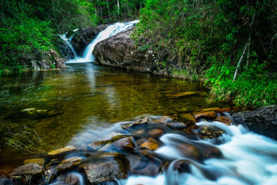 A região do entorno do <a href="https://viajeaqui.abril.com.br/estabelecimentos/br-mg-alto-caparao-atracao-parque-nacional-do-caparao" rel="Parque Nacional do Caparaó" target="_blank">Parque Nacional do Caparaó</a> é repleta de pequenos riachos e quedas dágua