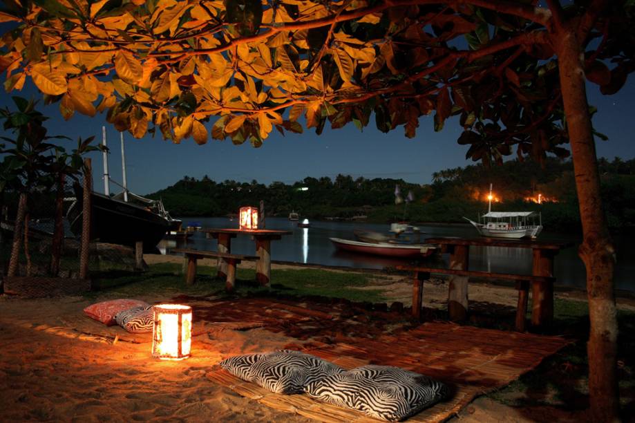 <strong>Caraíva</strong><br />A charmosa vila de Caraíva, em Porto Seguro, concentra bares, restaurantes e o burburinho da alta temporada <strong>Caraíva</strong><br />A charmosa vila de Caraíva, em Porto Seguro, concentra bares, restaurantes e o burburinho da alta temporada