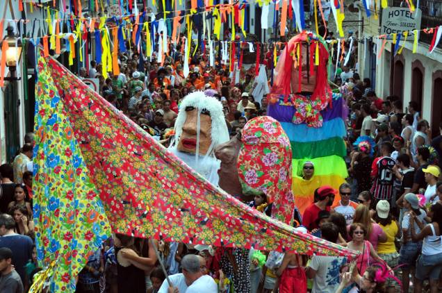 Durante o Carnaval, as ladeiras de paralelepípedos da cidade ficam agitadas com blocos como Zé Pereira Clube dos Lacaios, o primeiro da cidade, cujas principais alegorias são bonecos com mais de dois metros de altura.