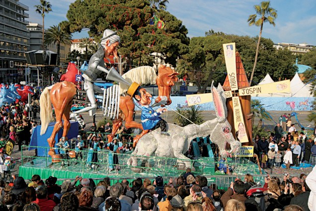 <strong><a href="https://viajeaqui.abril.com.br/cidades/franca-nice" rel="Nice, França:">Nice, França:</a> desfile na Promenade des Anglais</strong><br />Em 2011, as celebrações de carnaval em Nice vão de 18 de fevereiro a 8 de março. É possível conferir a programação, as tarifas e reservar pacotes online <a href="https://www.nicecarnaval.com" rel="www.nicecarnaval.com">www.nicecarnaval.com</a>
