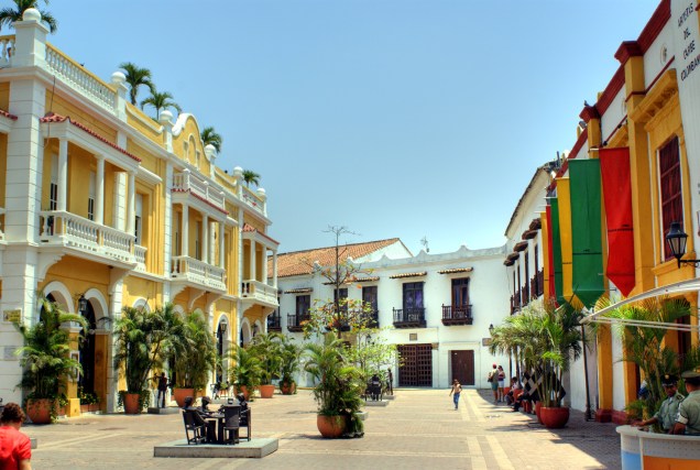 <strong><a href="https://viajeaqui.abril.com.br/cidades/colombia-cartagena" rel="Cartagena das Índias" target="_self">Cartagena das Índias</a></strong>                    Considerada uma das mais belas cidades do país, emoldurada por uma charmosa baía e cercada por ótimas praias, <a href="https://viajeaqui.abril.com.br/cidades/colombia-cartagena" rel="Cartagena das Índias" target="_self">Cartagena das Índias</a><strong> </strong>é, também, uma das mais conservadas cidades históricas de toda a Colômbia                    <em><a href="https://www.booking.com/city/co/cartagena.pt-br.html?aid=332455&label=viagemabril-cenarios-da-colombia" rel="Veja preços de hotéis em Cartagena no Booking.com" target="_blank">Veja preços de hotéis em Cartagena no Booking.com</a></em>