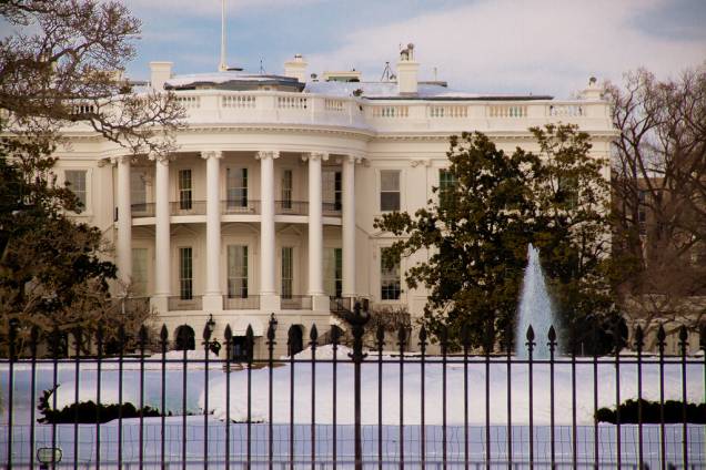 Imagem da Casa Branca no inverno