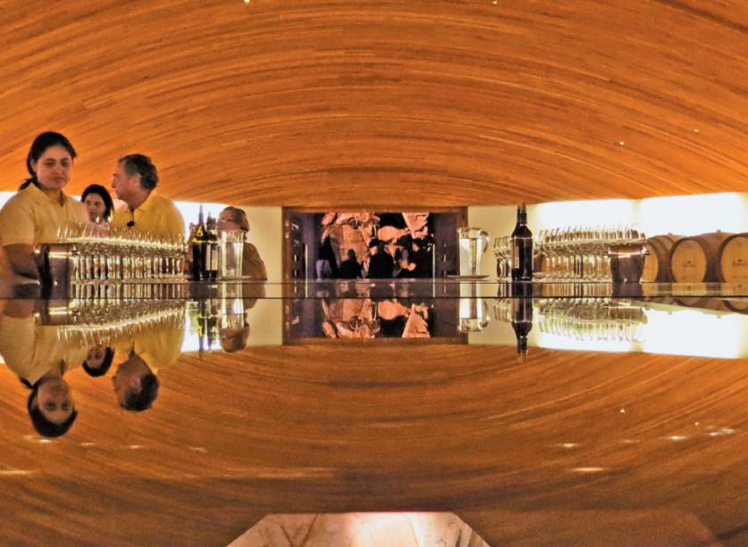 Construções de pedra que protegem os vinhos da <strong>Casa Lapostolle</strong>, no Vale do Colchágua, até de terremotos Construções de pedra que protegem os vinhos da <strong>Casa Lapostolle</strong>, no Vale do Colchágua, até de terremotos